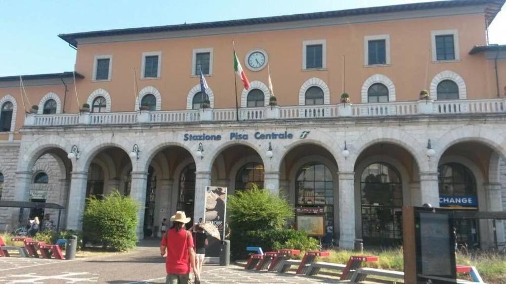 Academy House Pisa Centrale Exterior foto